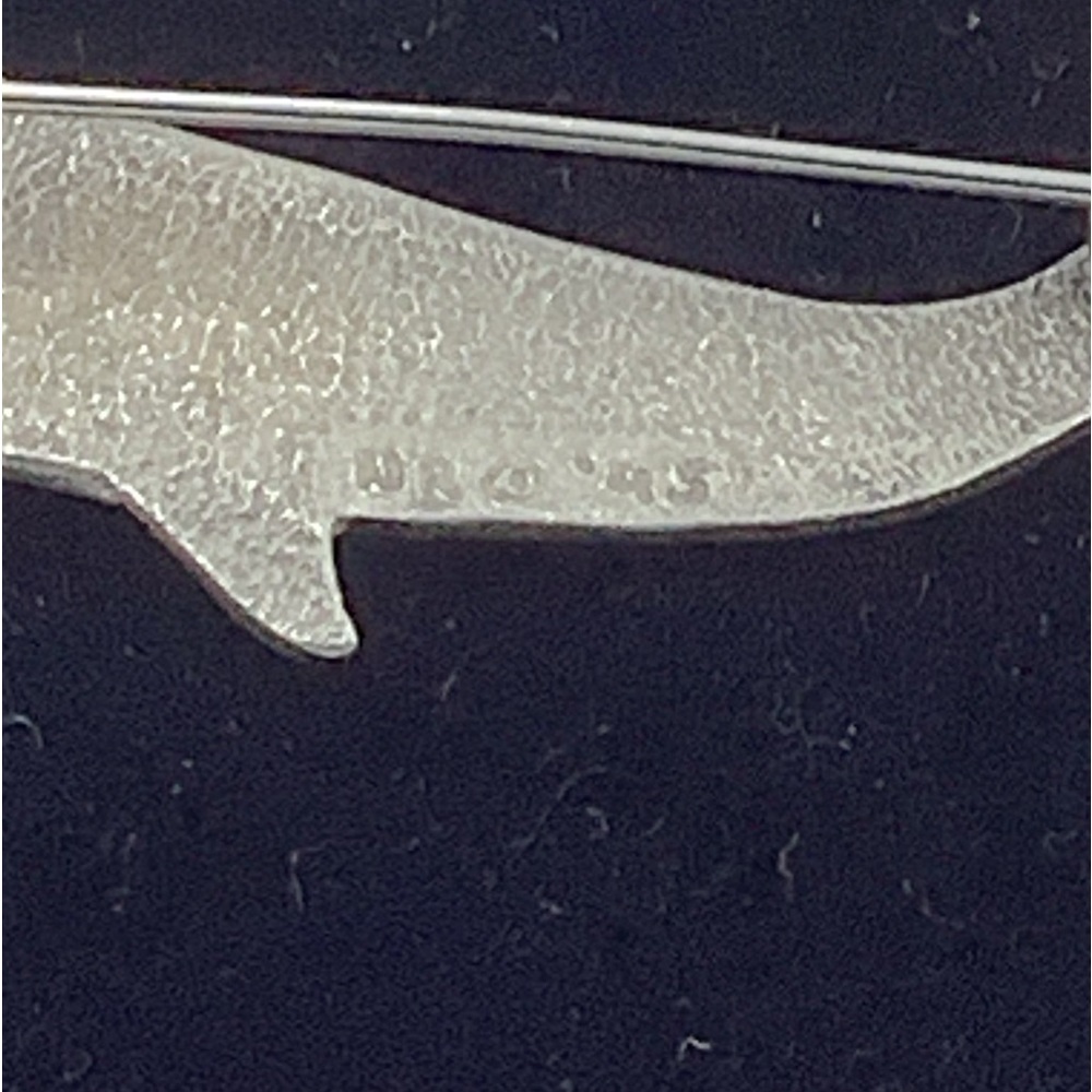 Silver Metal Whale Brooch - Picture 4 of 4